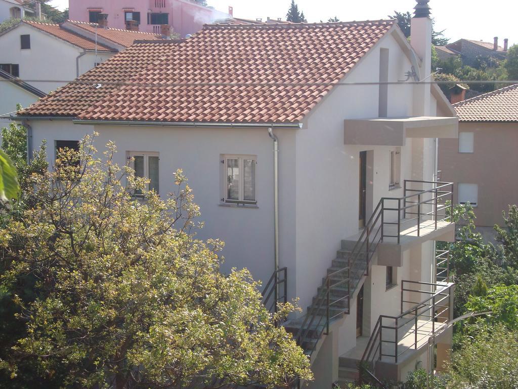 Apartments Marta Krk Town Bagian luar foto