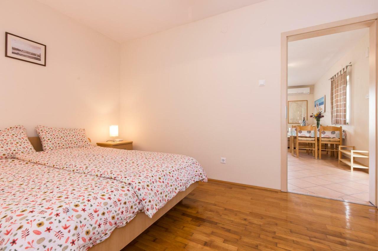 Apartments Marta Krk Town Bagian luar foto