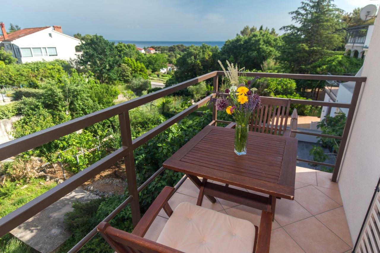 Apartments Marta Krk Town Bagian luar foto