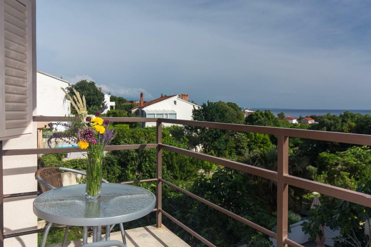 Apartments Marta Krk Town Bagian luar foto