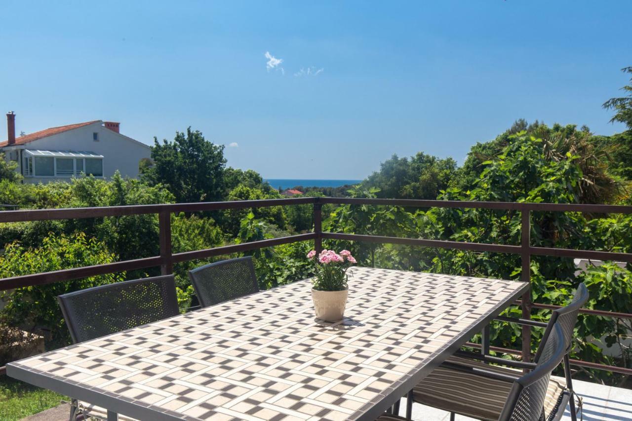 Apartments Marta Krk Town Bagian luar foto